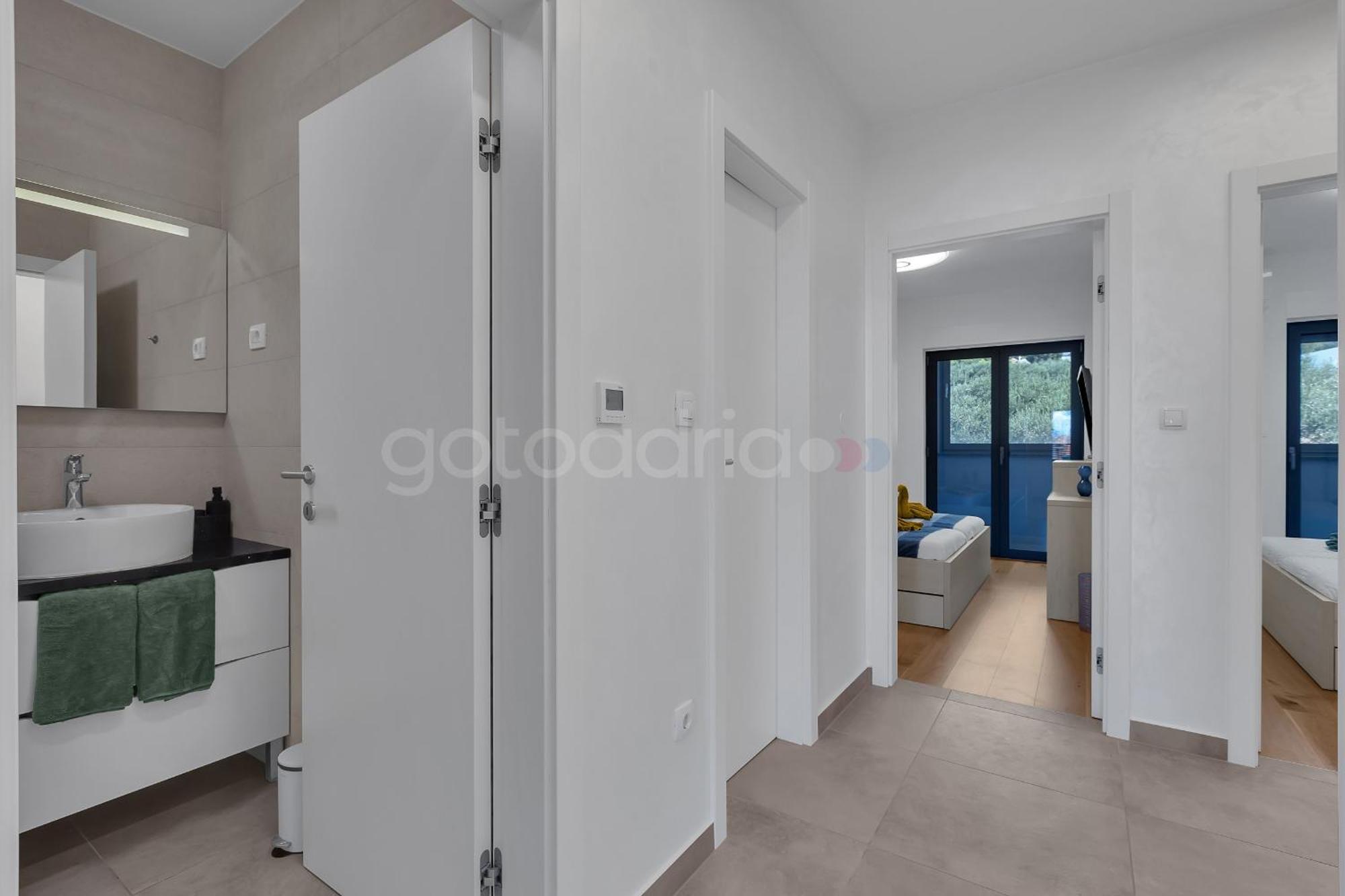 Luxury Lotus Apartment *