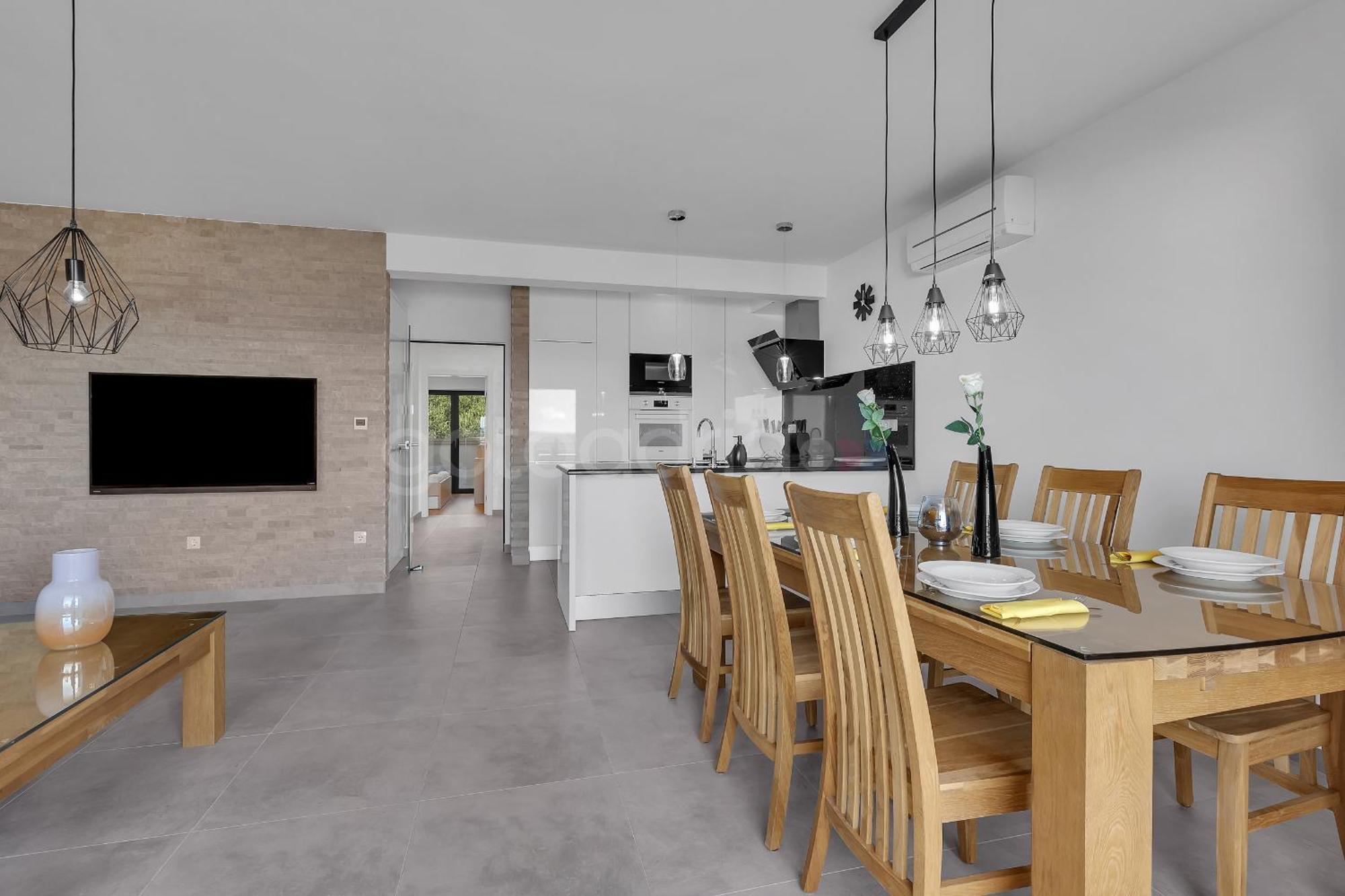 Luxury Lotus Apartment *